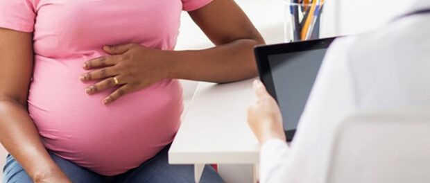 pregnant-woman-doctor